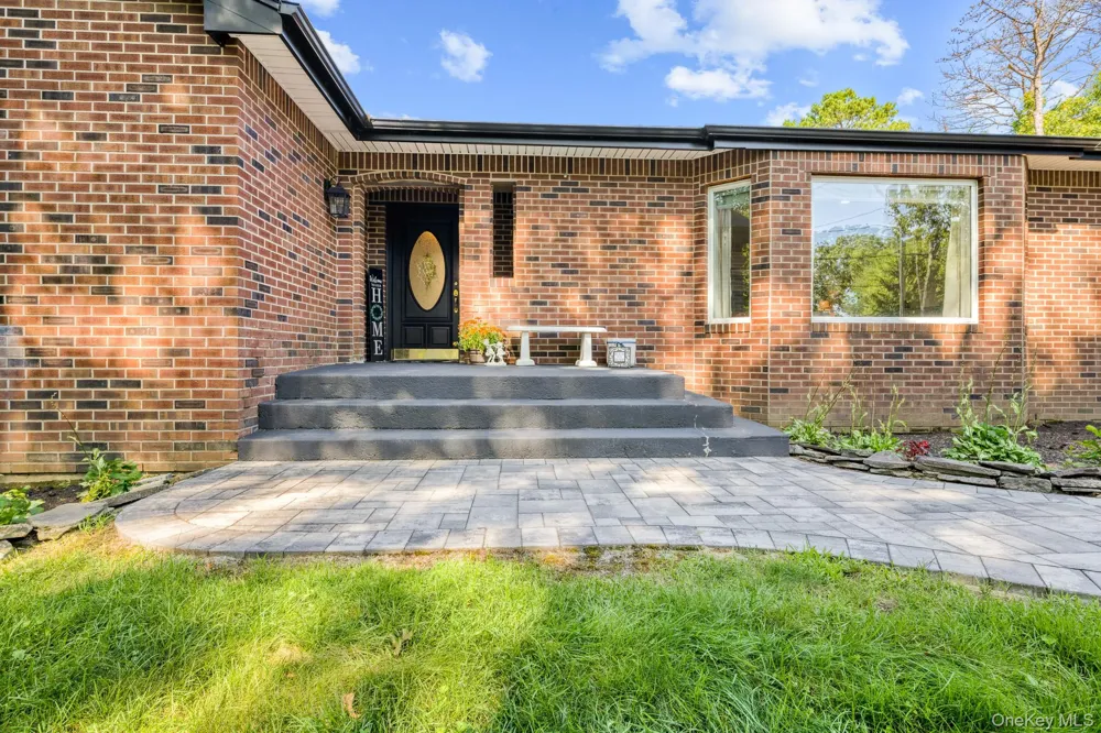 24 Bauer Avenue Manorville, NY 11949