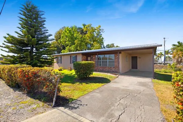 110 SW 12TH AVENUE South Bay, FL 33493