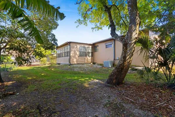 110 SW 12TH AVENUE South Bay, FL 33493