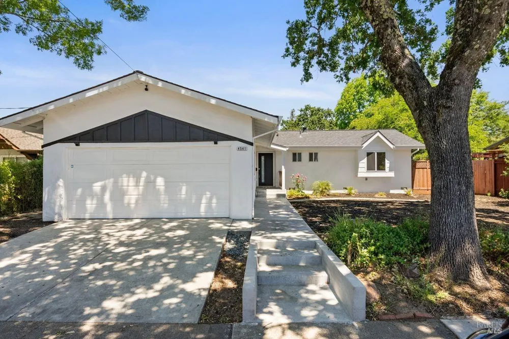 4541 Rinconada Drive Santa Rosa, CA 95409