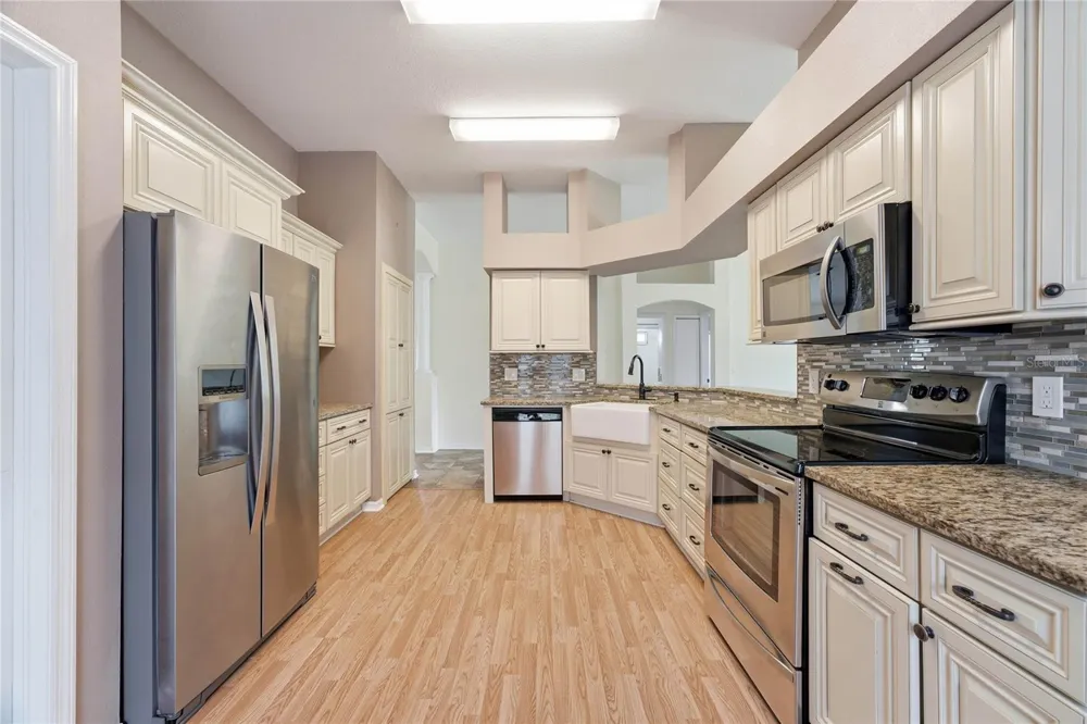 19520 MORDEN BLUSH DRIVE Lutz, FL 33558