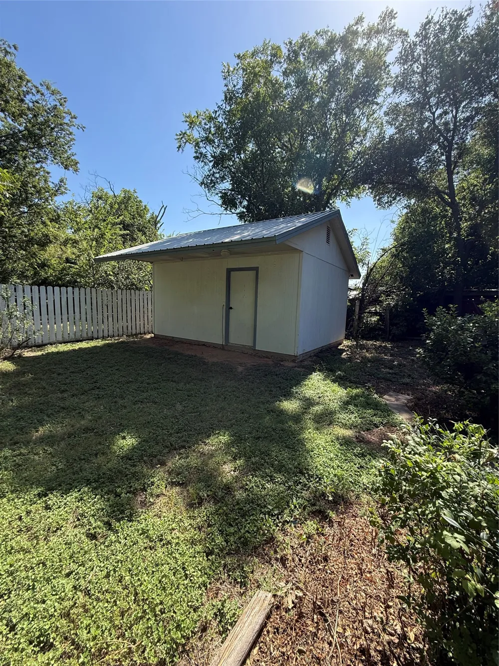 405 W Hall Street Bangs, TX 76823