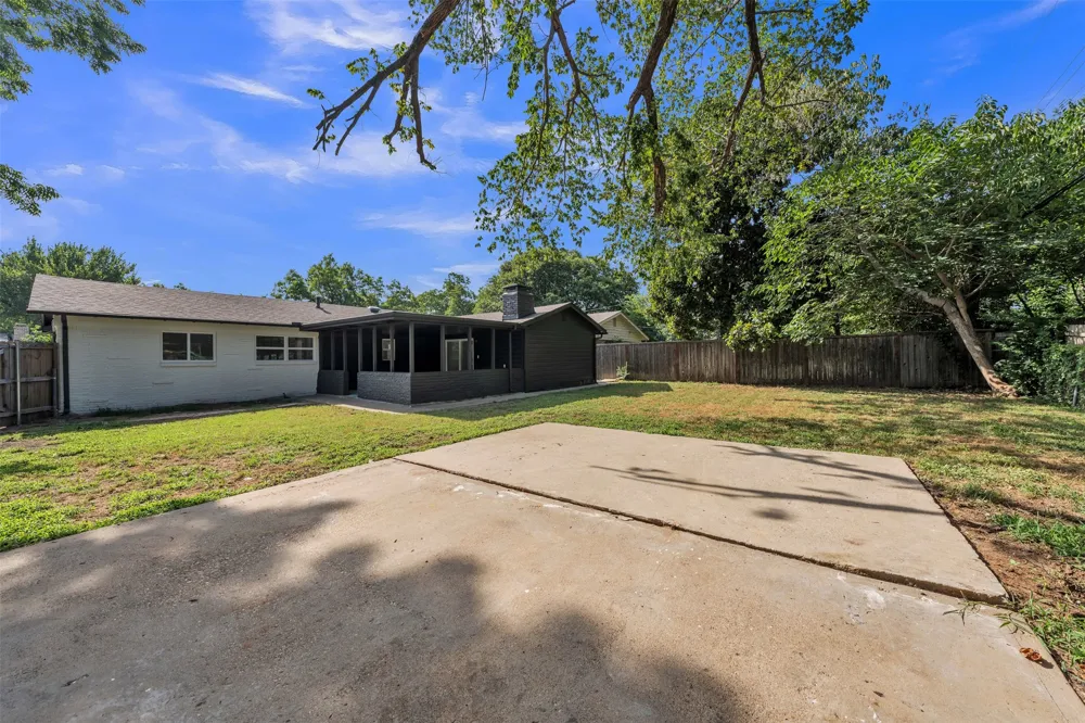 408 Simmons Drive Hurst, TX 76053