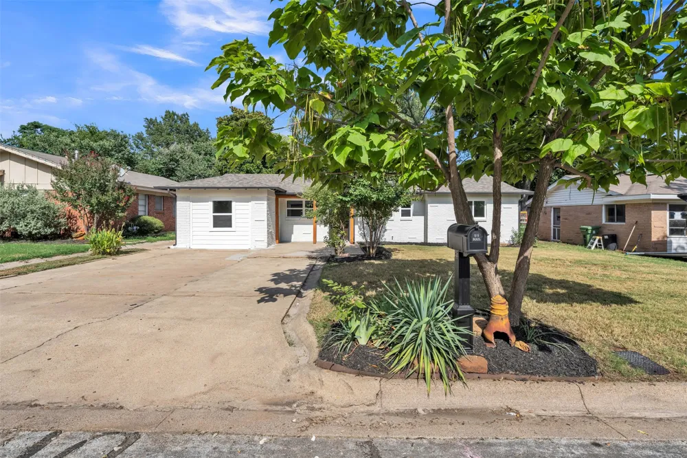408 Simmons Drive Hurst, TX 76053