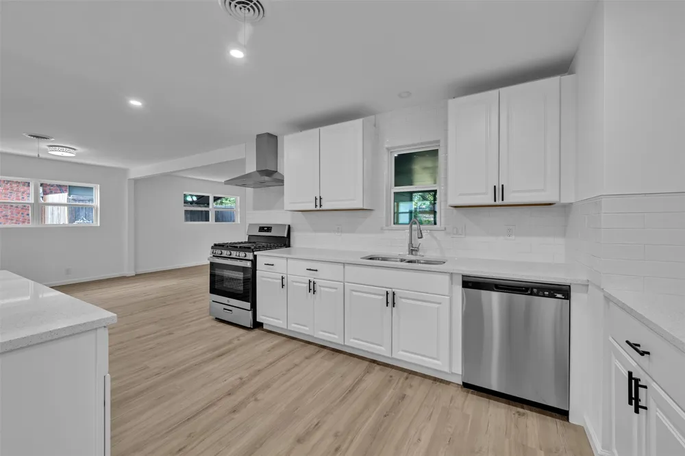 408 Simmons Drive Hurst, TX 76053