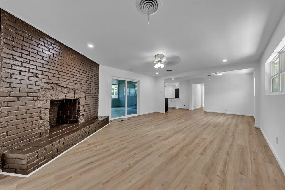408 Simmons Drive Hurst, TX 76053