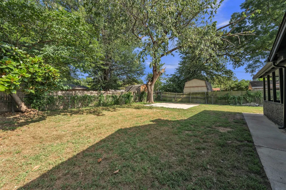 408 Simmons Drive Hurst, TX 76053