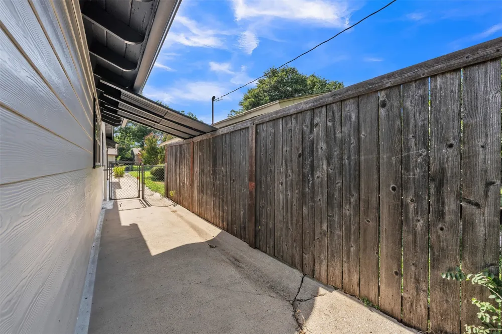 408 Simmons Drive Hurst, TX 76053