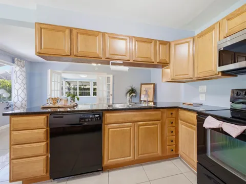 370 ORANGE WAY