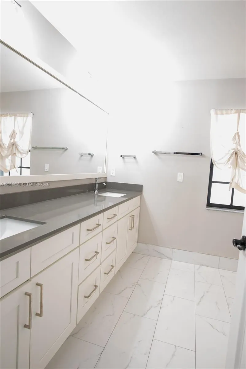 3160 Peachtree Cir Davie, FL 33328