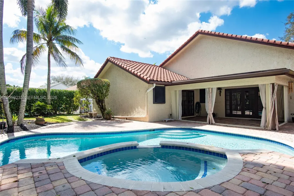 3160 Peachtree Cir Davie, FL 33328