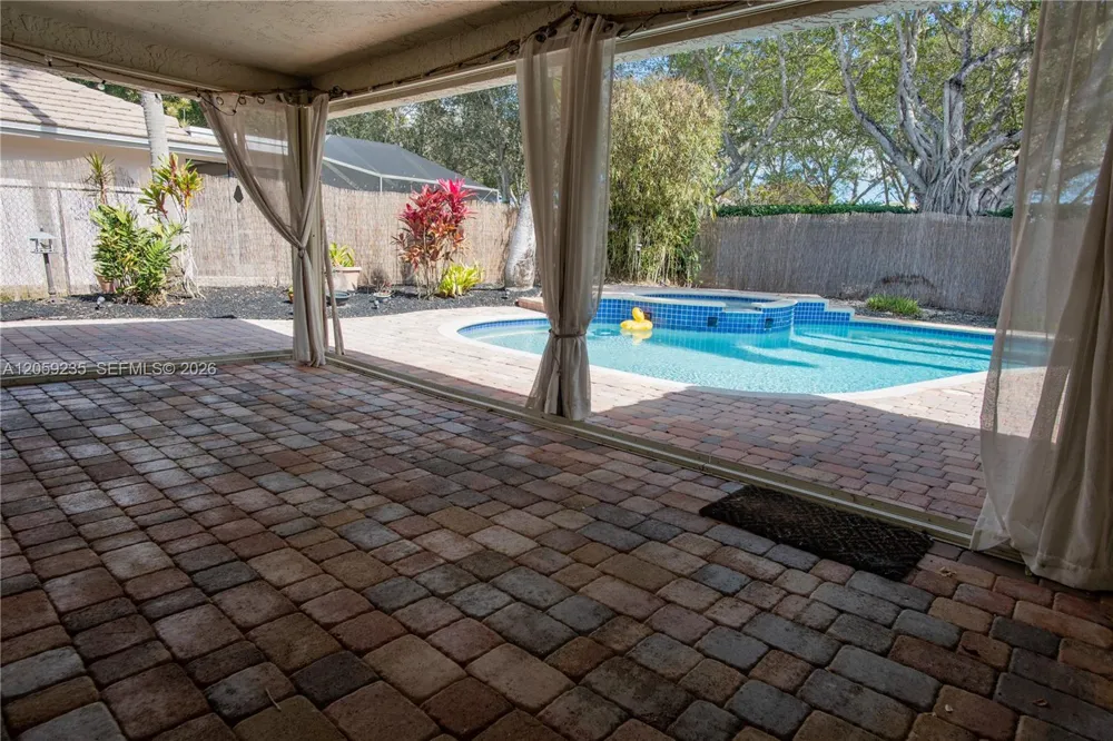3160 Peachtree Cir Davie, FL 33328