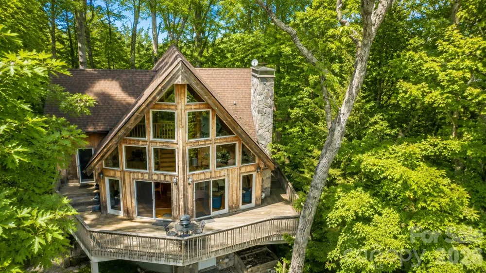 61 Skyfire Drive Burnsville, NC 28714