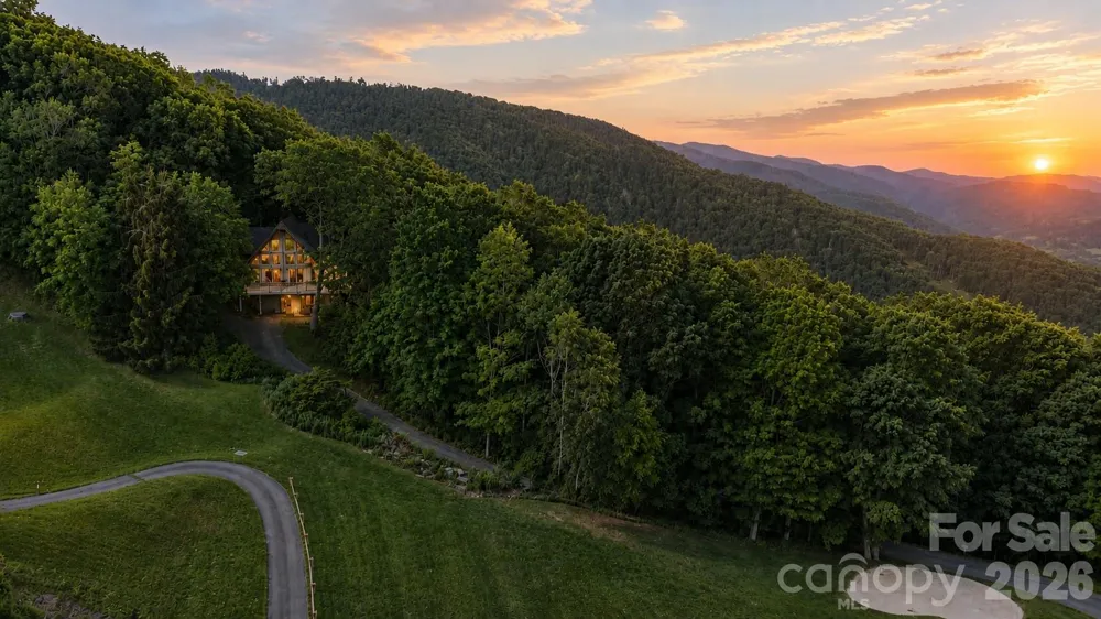 61 Skyfire Drive Burnsville, NC 28714