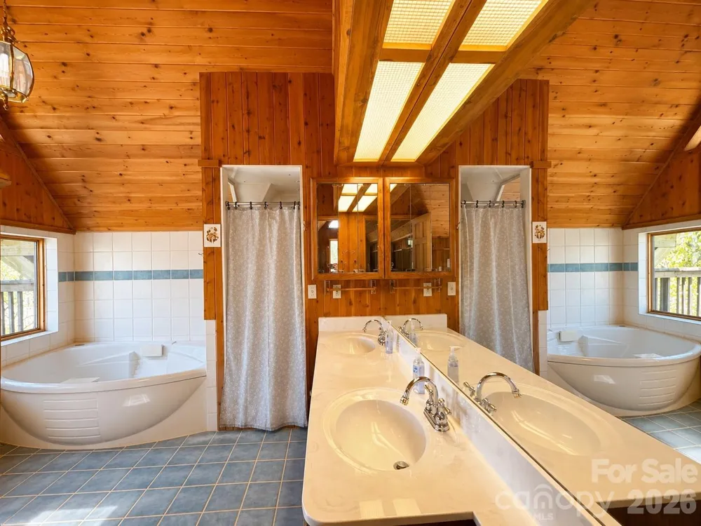 61 Skyfire Drive Burnsville, NC 28714