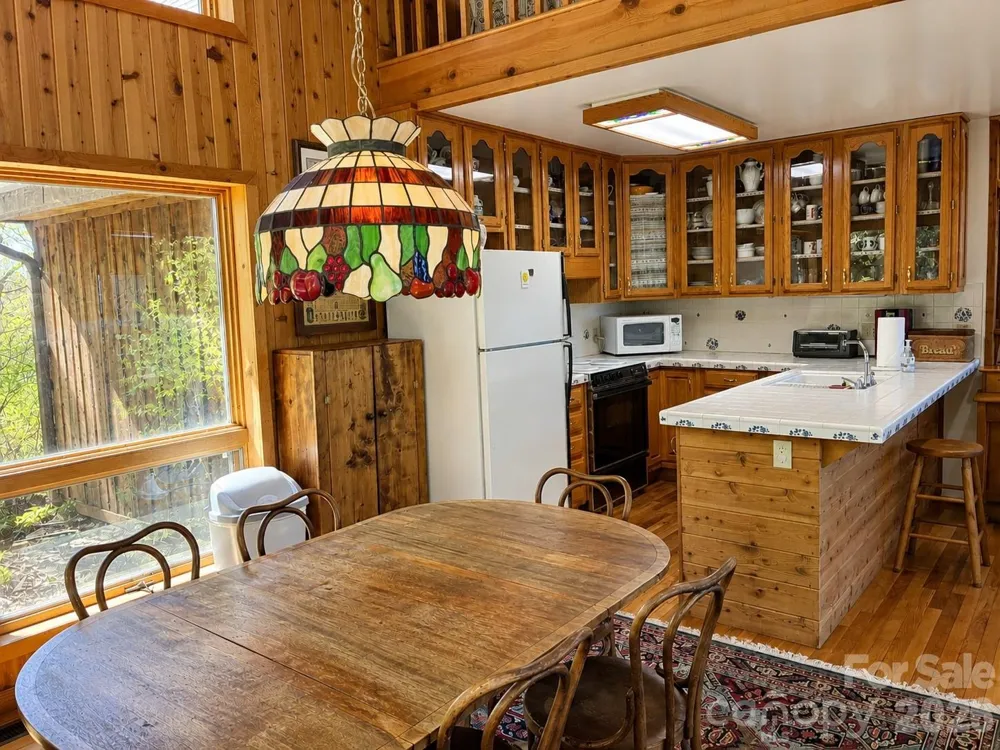 61 Skyfire Drive Burnsville, NC 28714