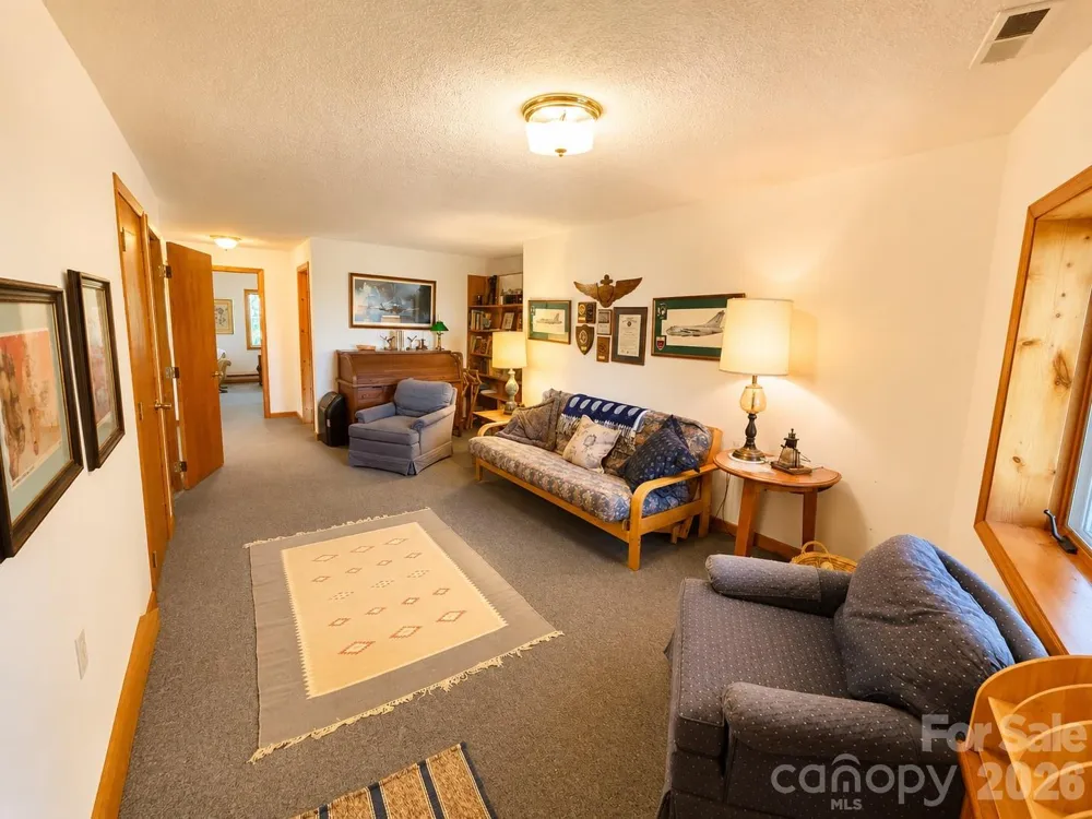 61 Skyfire Drive Burnsville, NC 28714