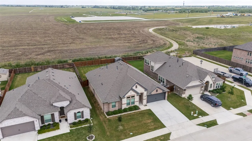 230 Clairmont Drive Ponder, TX 76259