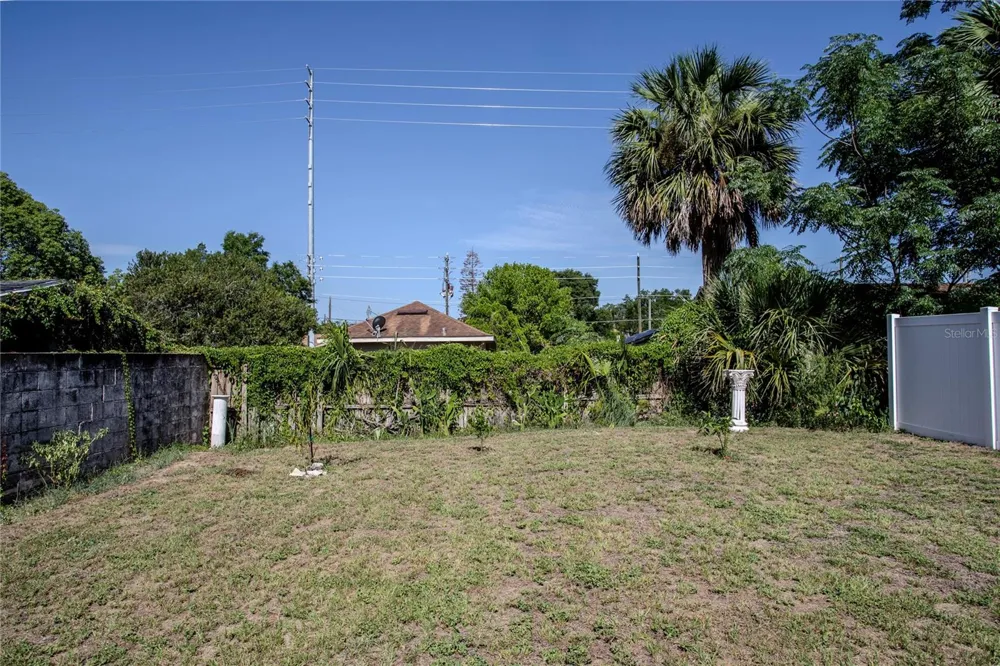 1202 S DEWEY STREET Eustis, FL 32726