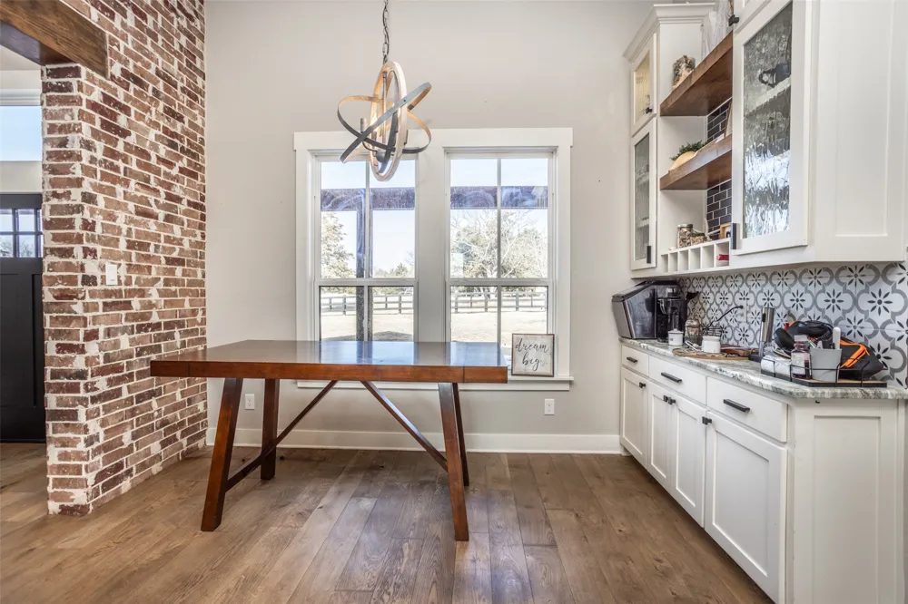 1205 Northshore Lane Valley View, TX 76272