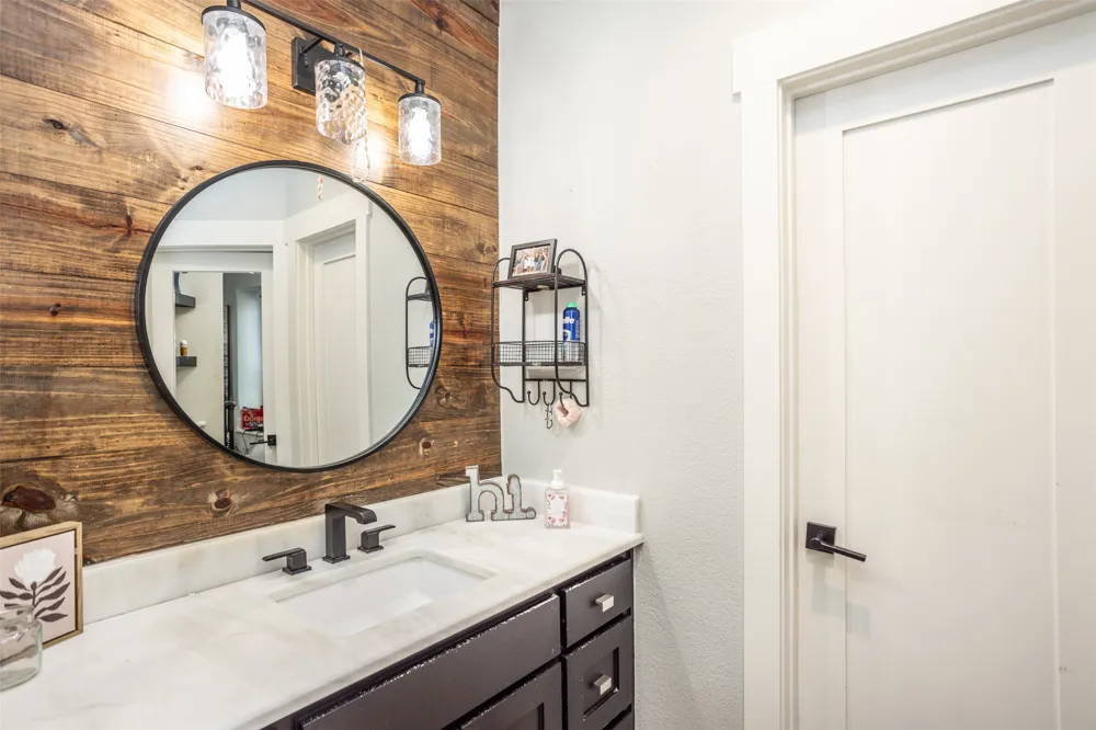 1205 Northshore Lane Valley View, TX 76272