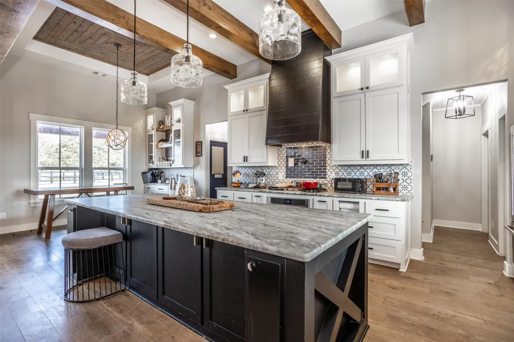 1205 Northshore Lane Valley View, TX 76272