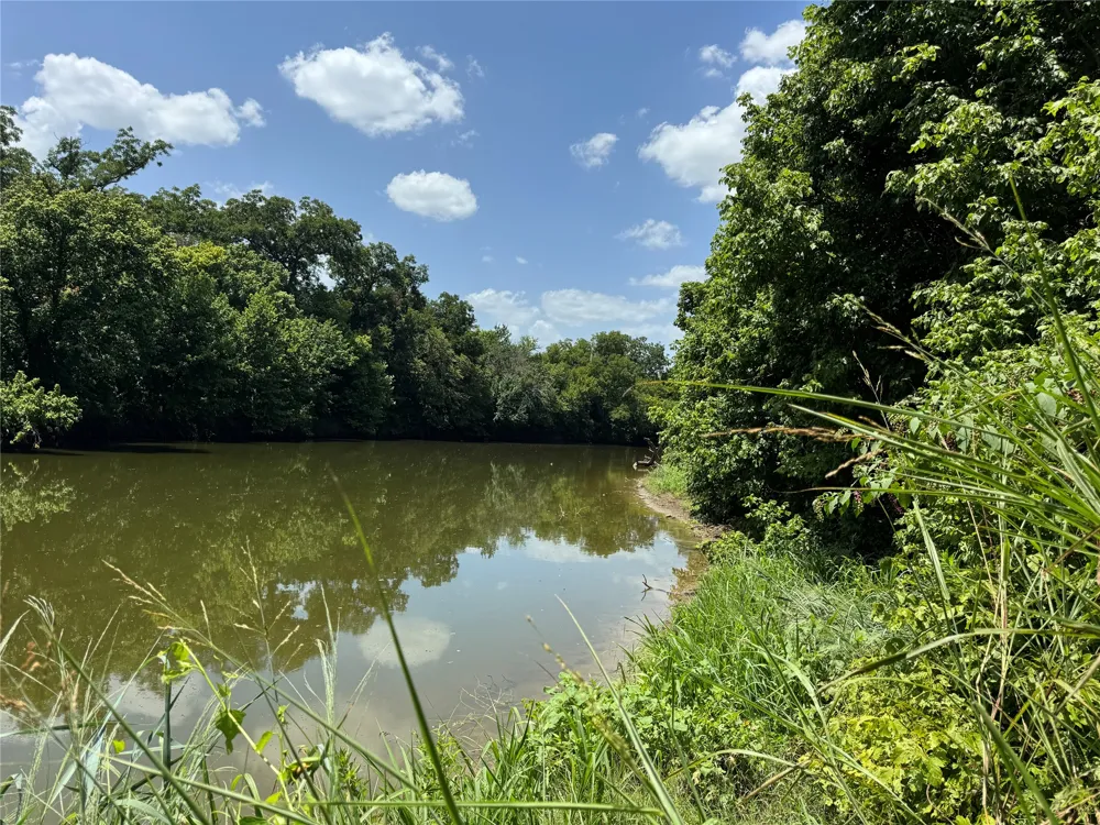 1205 Northshore Lane Valley View, TX 76272
