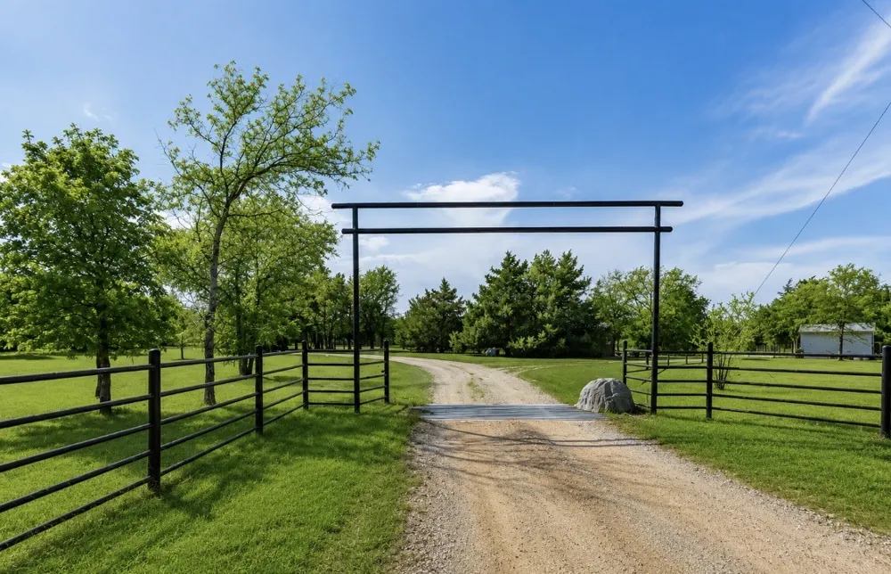 1205 Northshore Lane Valley View, TX 76272