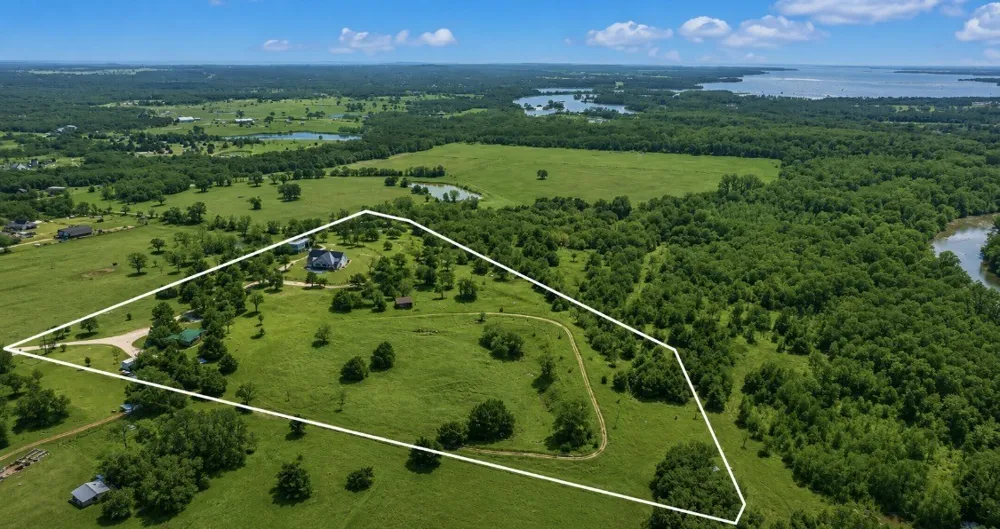 1205 Northshore Lane Valley View, TX 76272