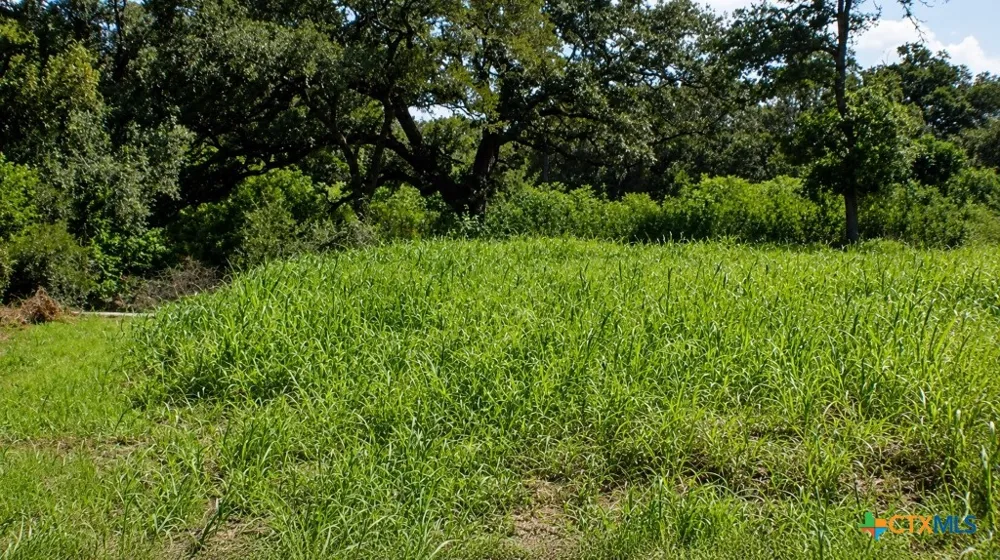 6 SW Blk 1st Avenue Waelder, TX 78959