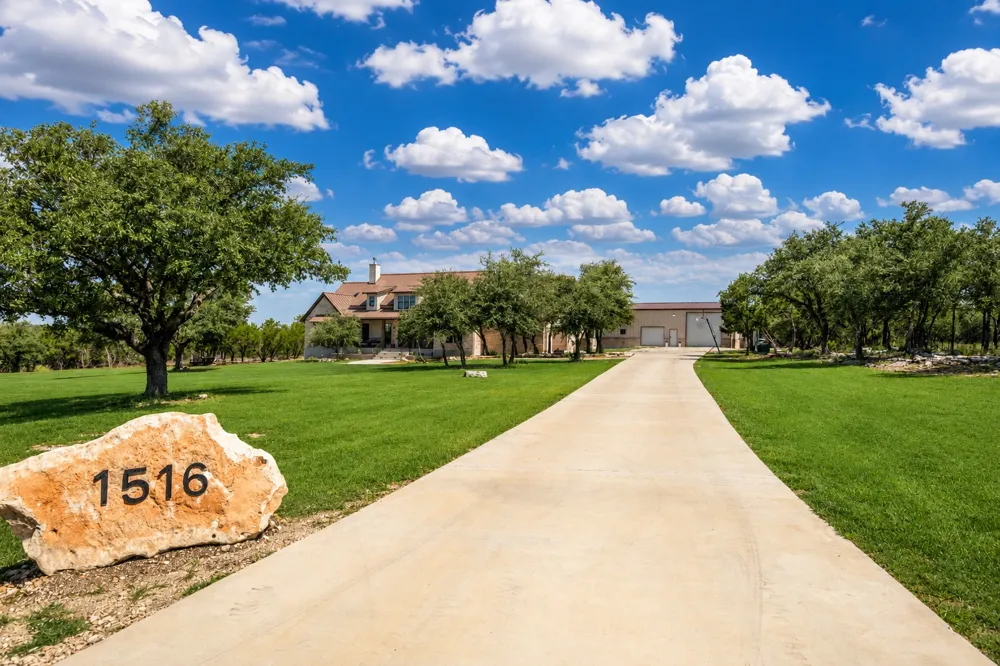 1516 E Flying Owl Drive Johnson City, TX 78636