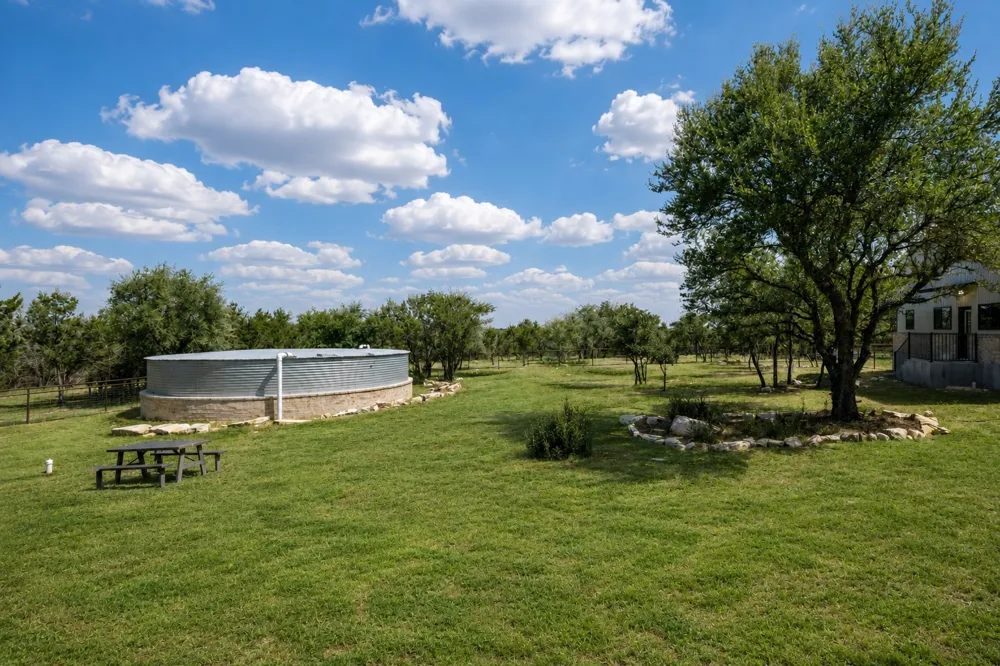 1516 E Flying Owl Drive Johnson City, TX 78636