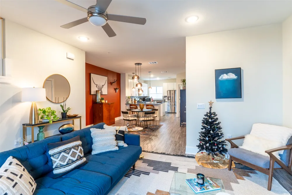 2827 Manor Road #2202 Austin, TX 78722
