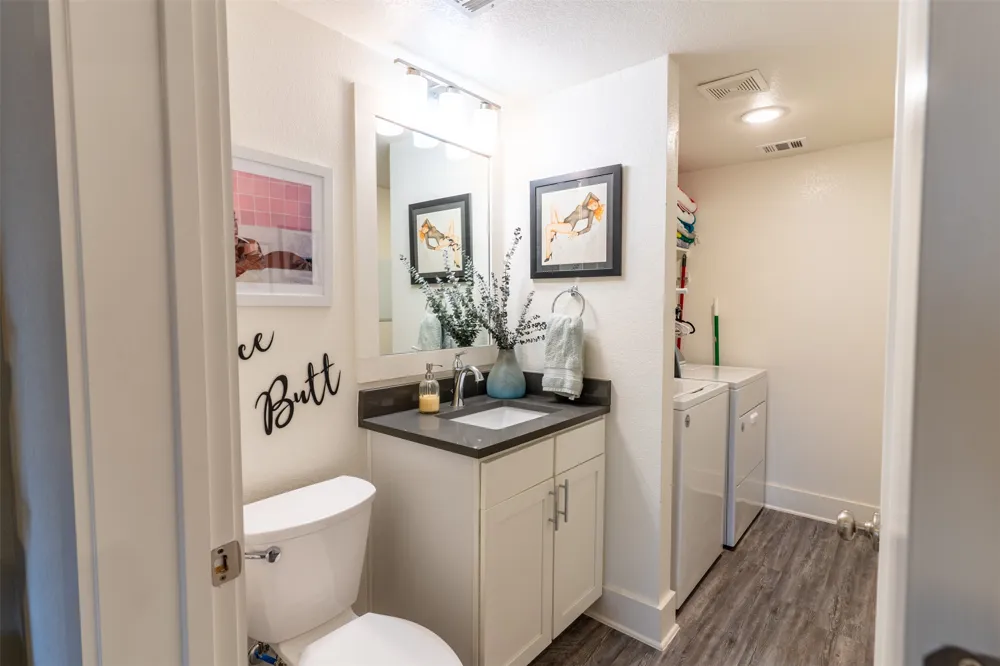 2827 Manor Road #2202 Austin, TX 78722