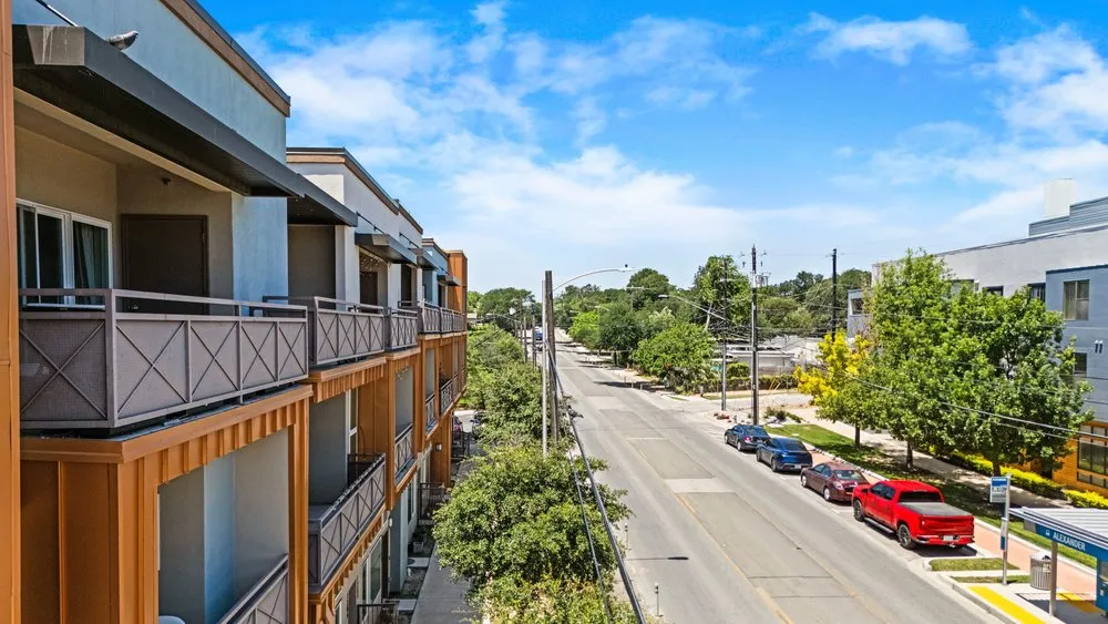 2827 Manor Road #2202 Austin, TX 78722