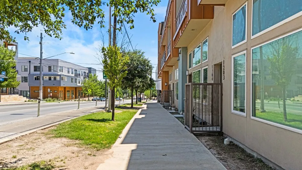 2827 Manor Road #2202 Austin, TX 78722