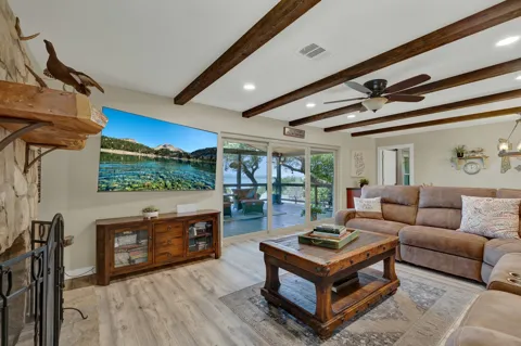 1422 Oakridge Lane