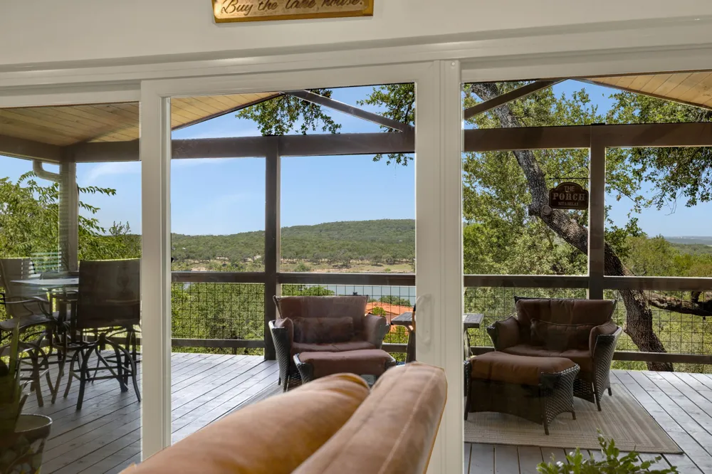 1422 Oakridge Lane Canyon Lake, TX 78133