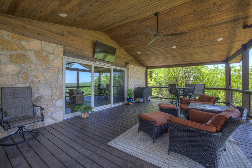 1422 Oakridge Lane Canyon Lake, TX 78133