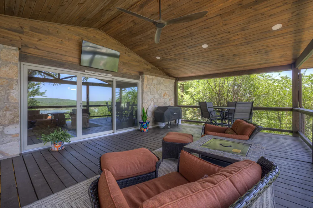 1422 Oakridge Lane Canyon Lake, TX 78133