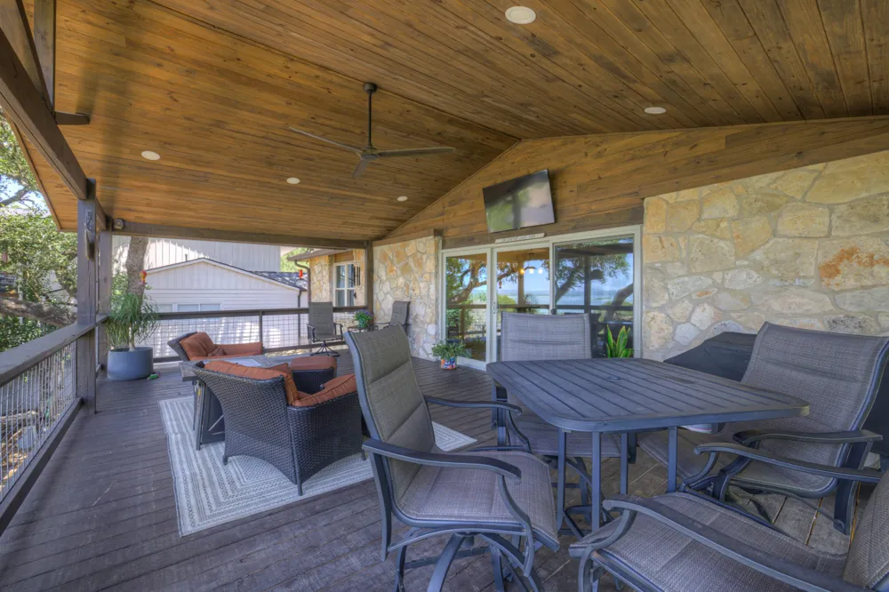 1422 Oakridge Lane Canyon Lake, TX 78133