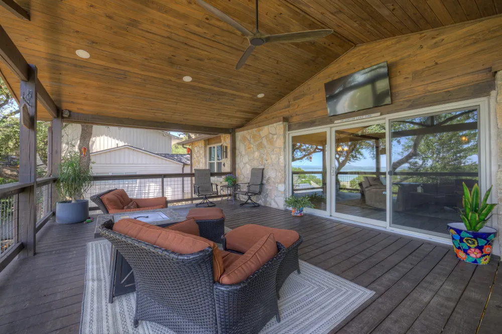 1422 Oakridge Lane Canyon Lake, TX 78133
