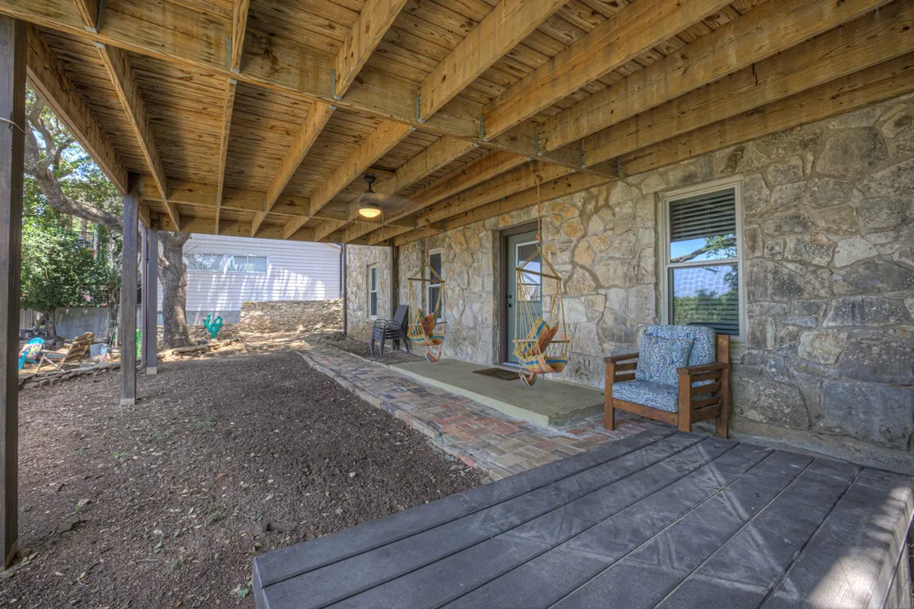 1422 Oakridge Lane Canyon Lake, TX 78133