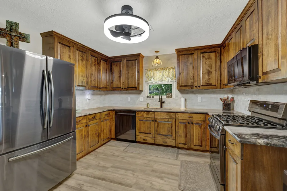 1422 Oakridge Lane Canyon Lake, TX 78133