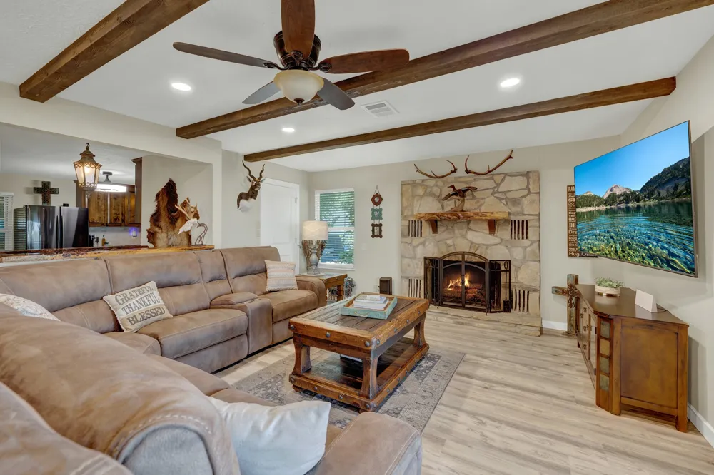 1422 Oakridge Lane Canyon Lake, TX 78133