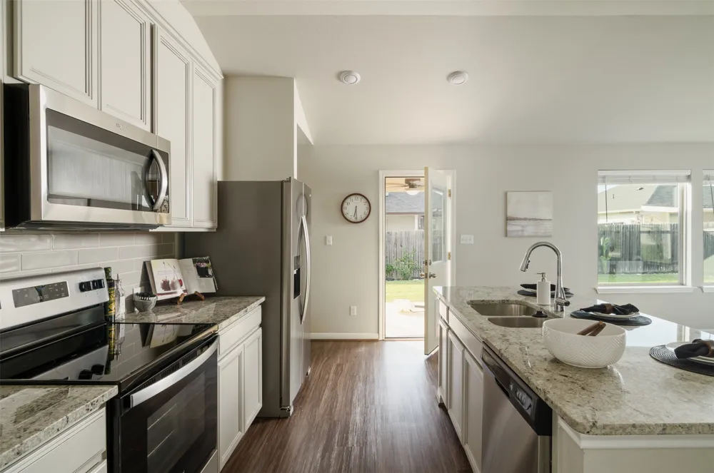117 Blooming Trail Kyle, TX 78640
