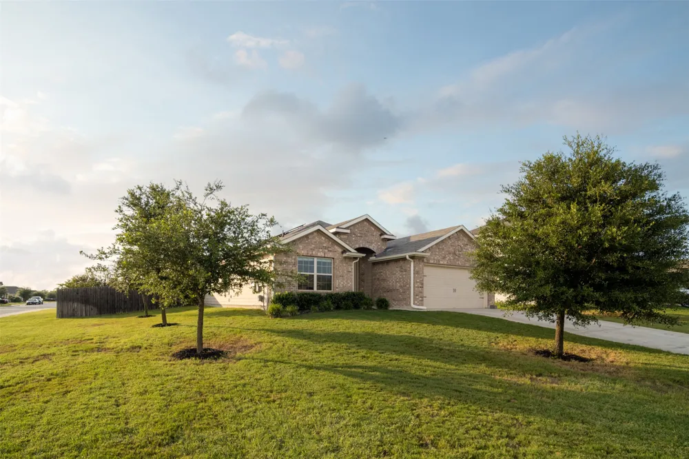 117 Blooming Trail Kyle, TX 78640