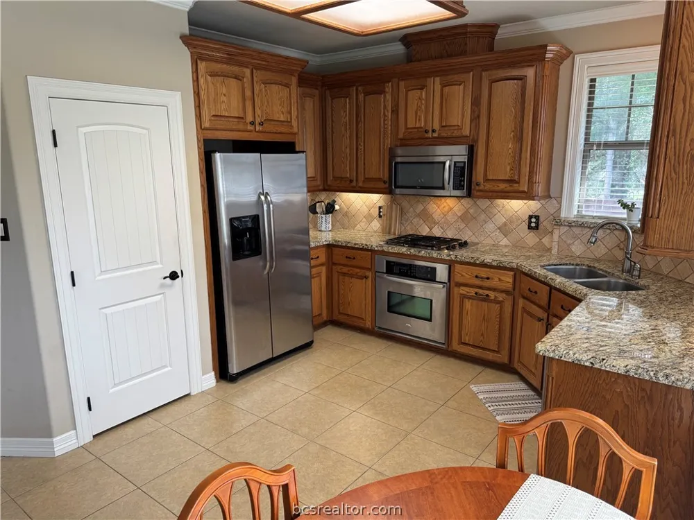 2105 Ella Lane Bryan, TX 77802