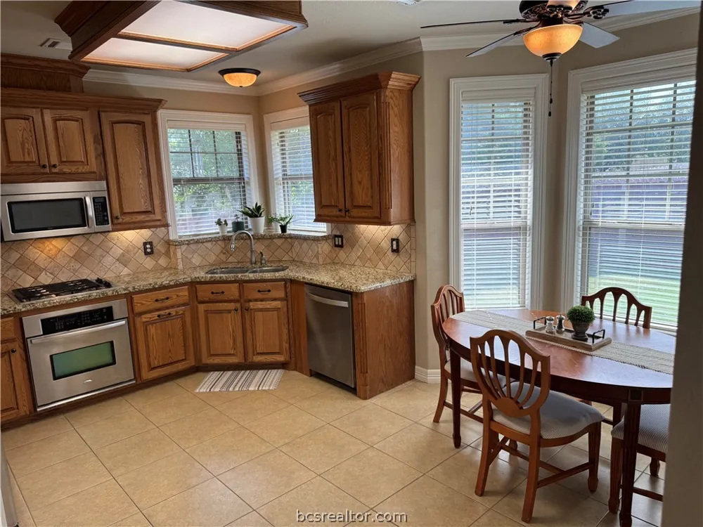 2105 Ella Lane Bryan, TX 77802
