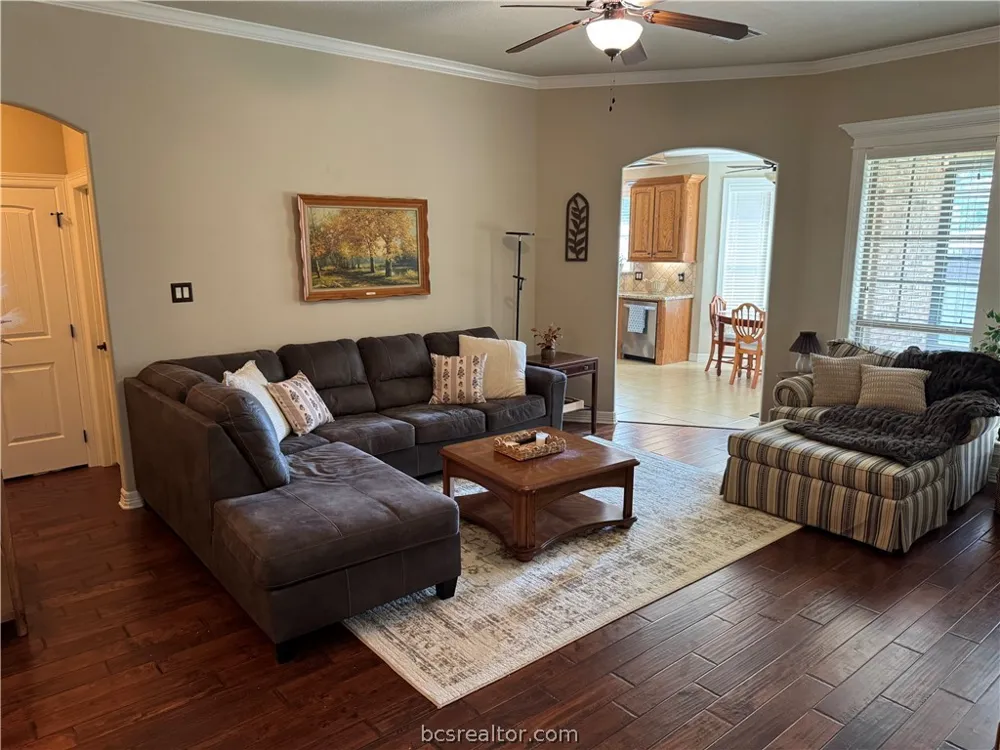 2105 Ella Lane Bryan, TX 77802